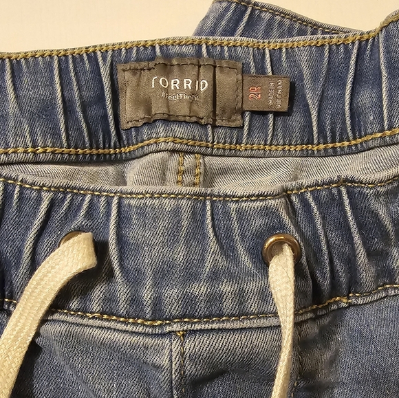 Torrid Light Wash Denim Jeans - 2R - Picture 3 of 3